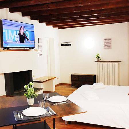 Hbhall Navigli 2 Apartment มิลาน ภายนอก รูปภาพ